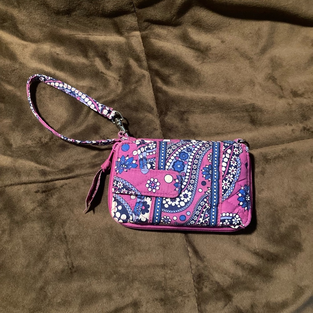 Vera Bradley Purple Floral Wristlet, lots of space for cards, cash and coins